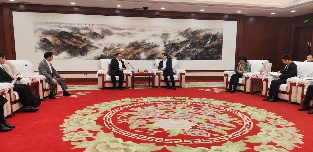 朱江董事长受到桂林市委书记李楚会见